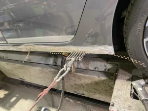 Autohaus Schwellerreparatur - punktgezogen