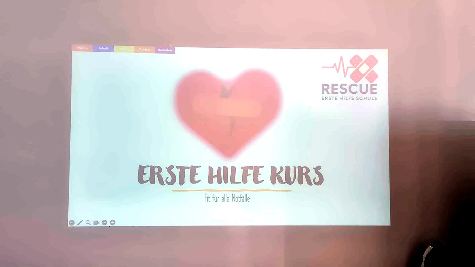 Präsentation zum Erste-Hilfe-Kurs der Rescue Erste Hilfe Schule bei Autohaus Marpert.